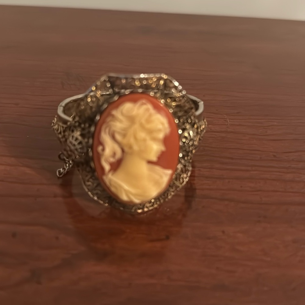 Vintage Cameo bracelet excellent condition